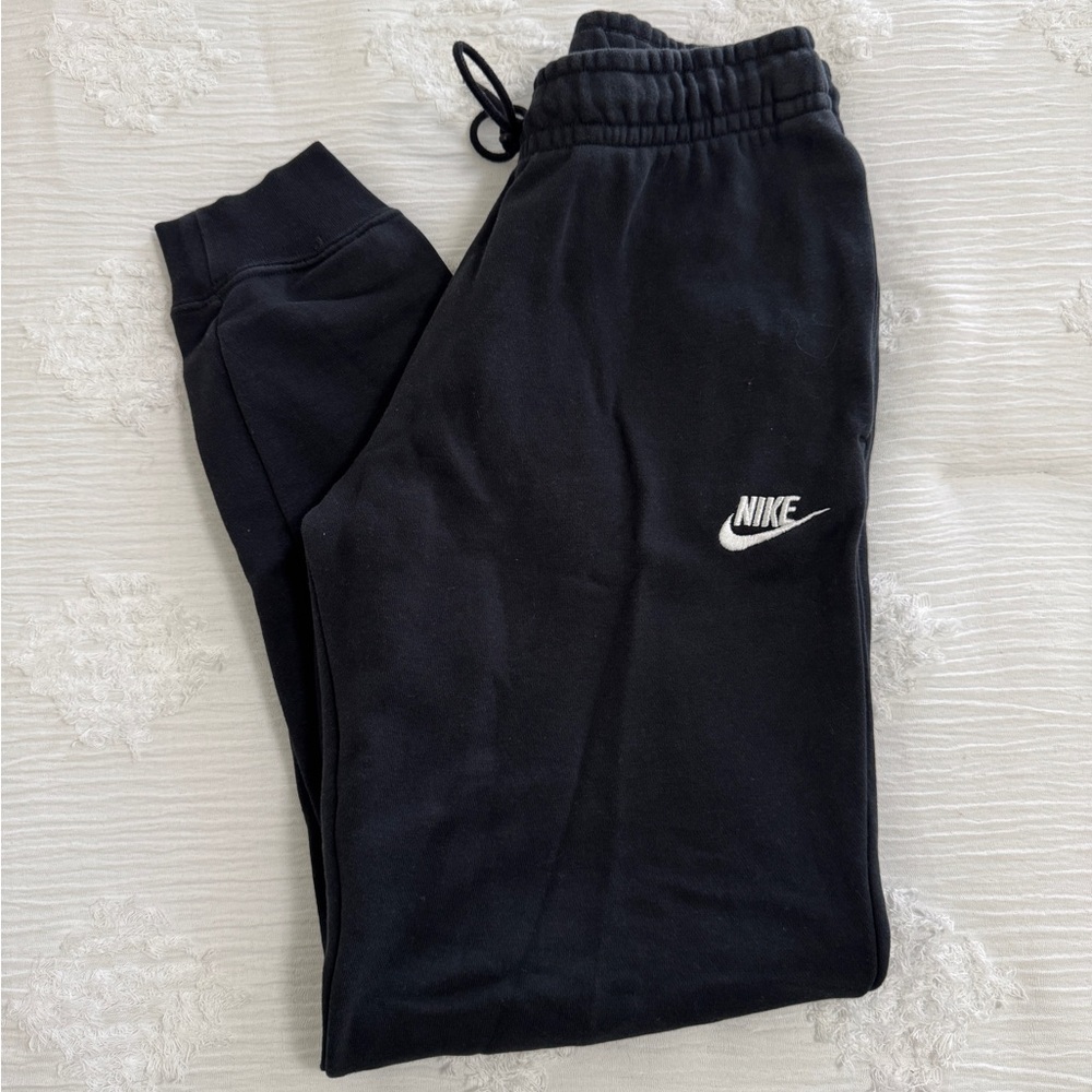 Nike Women's Sportswear Essential Fleece Joggers